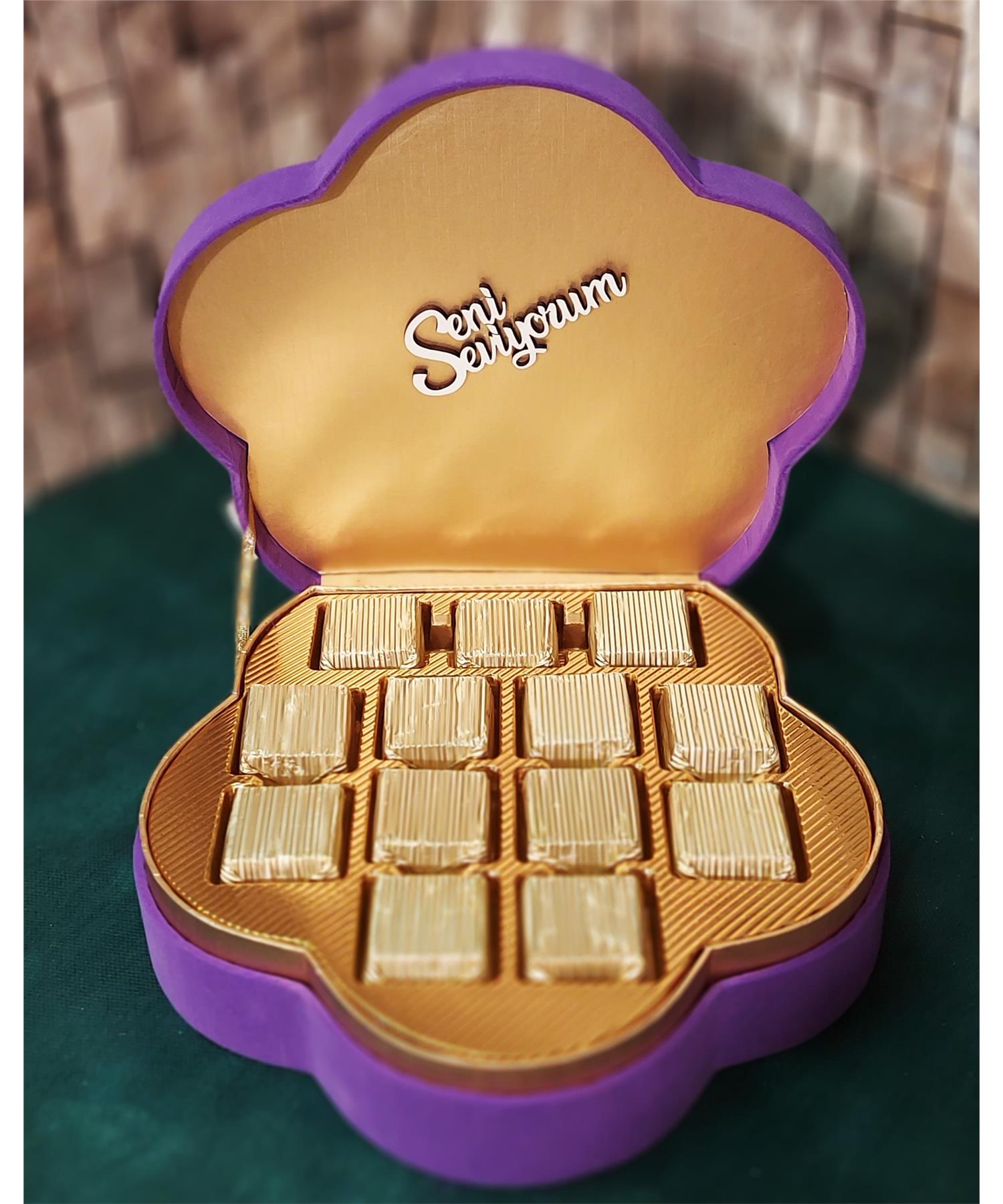 Dekoratif Kutuda Schöne Spesiyal Çikolata04Sevgili/EşAnkara Çiçek