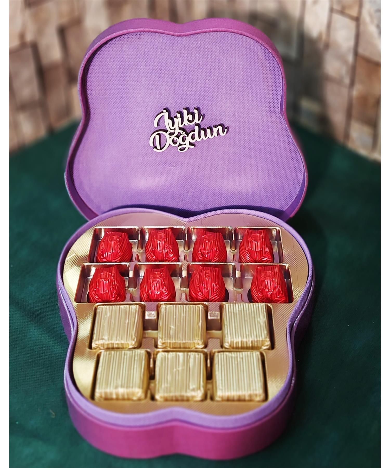 Dekoratif Kutuda Schöne Spesiyal Çikolata06ÇikolataAnkara Çiçek