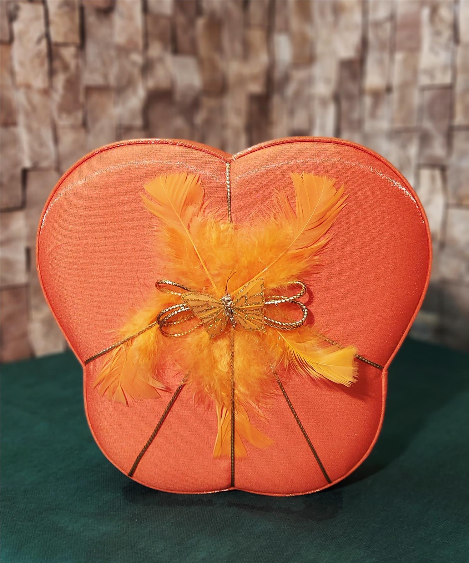 Dekoratif Kutuda Schöne Spesiyal Çikolata07ÇikolataAnkara Çiçek