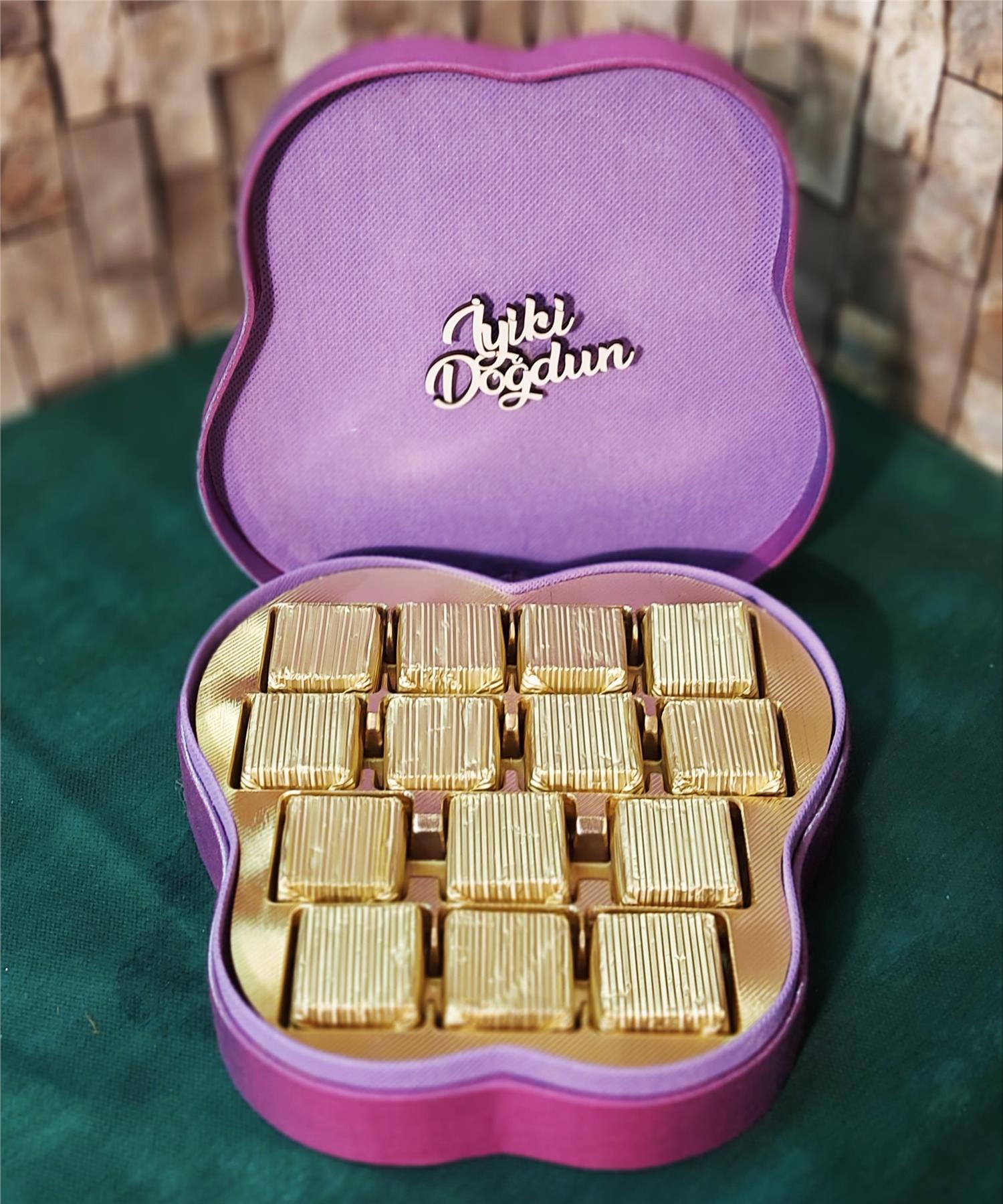 Dekoratif Kutuda Schöne Spesiyal Çikolata08Sevgili/EşAnkara Çiçek