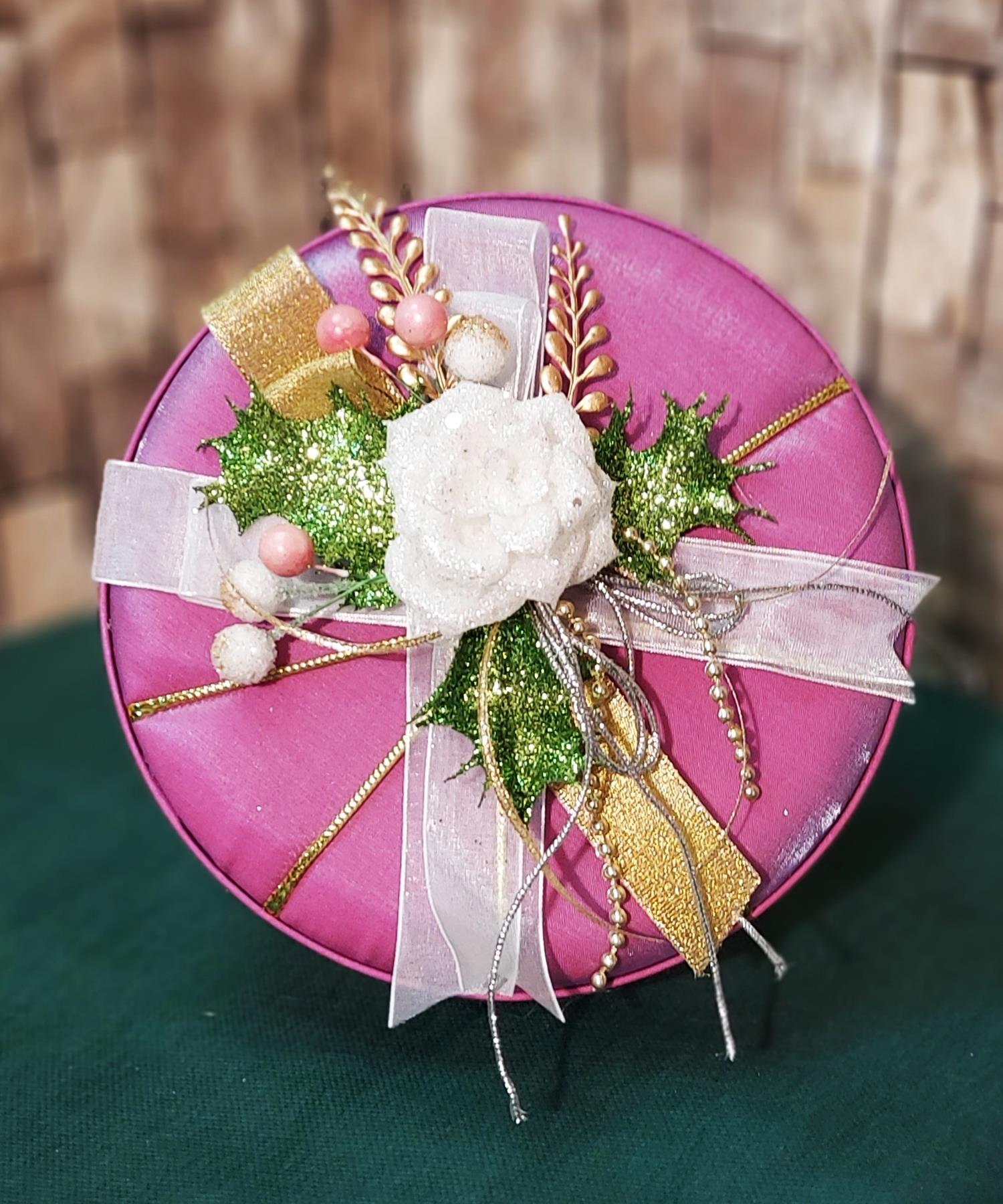 Dekoratif Kutuda Schöne Spesiyal Çikolata10Sevgili/EşAnkara Çiçek