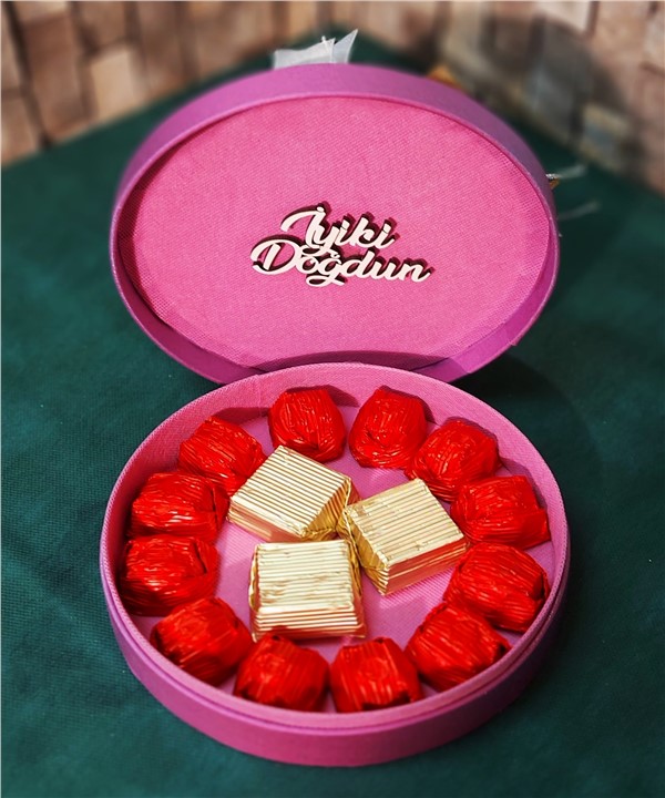 Dekoratif Kutuda Schöne Spesiyal Çikolata10Sevgili/EşAnkara Çiçek